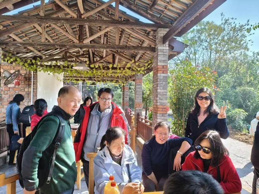 9e4d659ba734d81b5bc0d7efafeea398